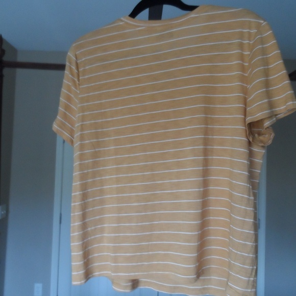 Mama Knows Best graphic tee - Picture 2 of 3